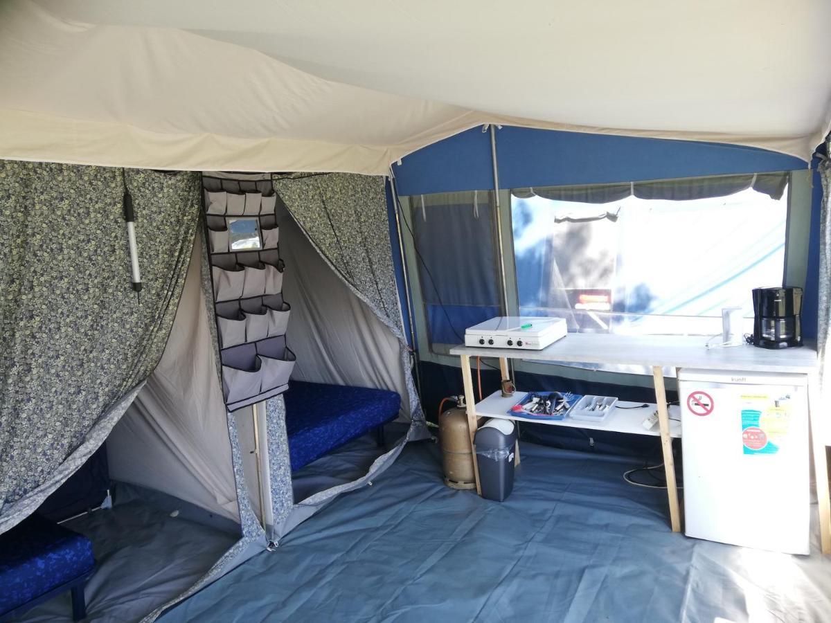 Hebergements Camping "Les Pieds Dans L'Eau" Крозон Екстер'єр фото