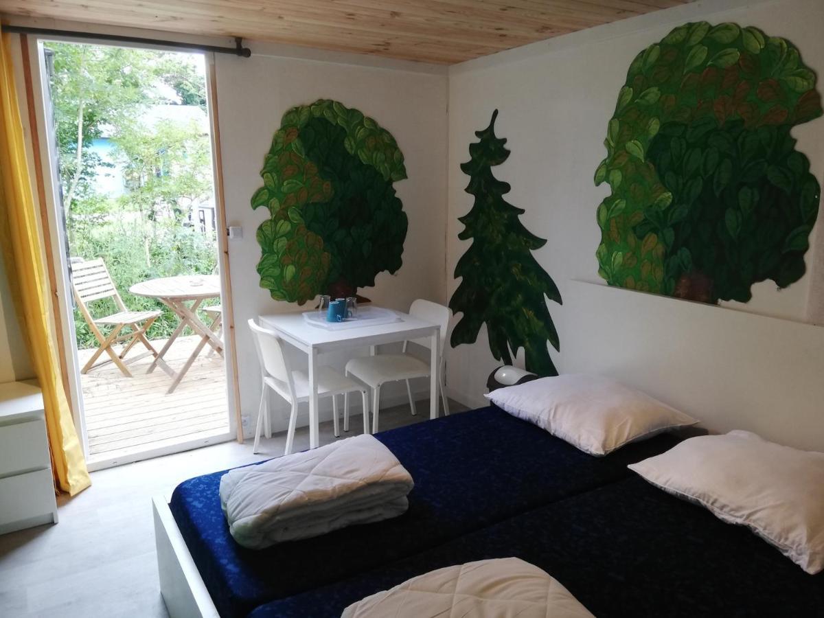Hebergements Camping "Les Pieds Dans L'Eau" Крозон Екстер'єр фото