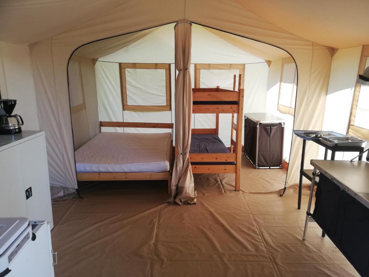 Hebergements Camping "Les Pieds Dans L'Eau" Крозон Екстер'єр фото