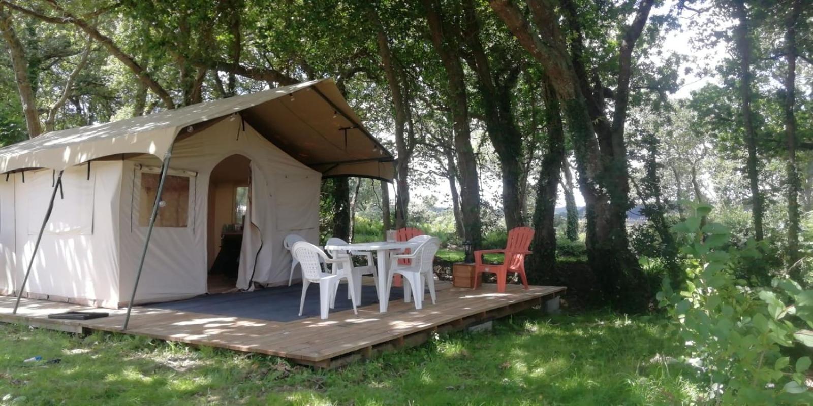 Hebergements Camping "Les Pieds Dans L'Eau" Крозон Екстер'єр фото