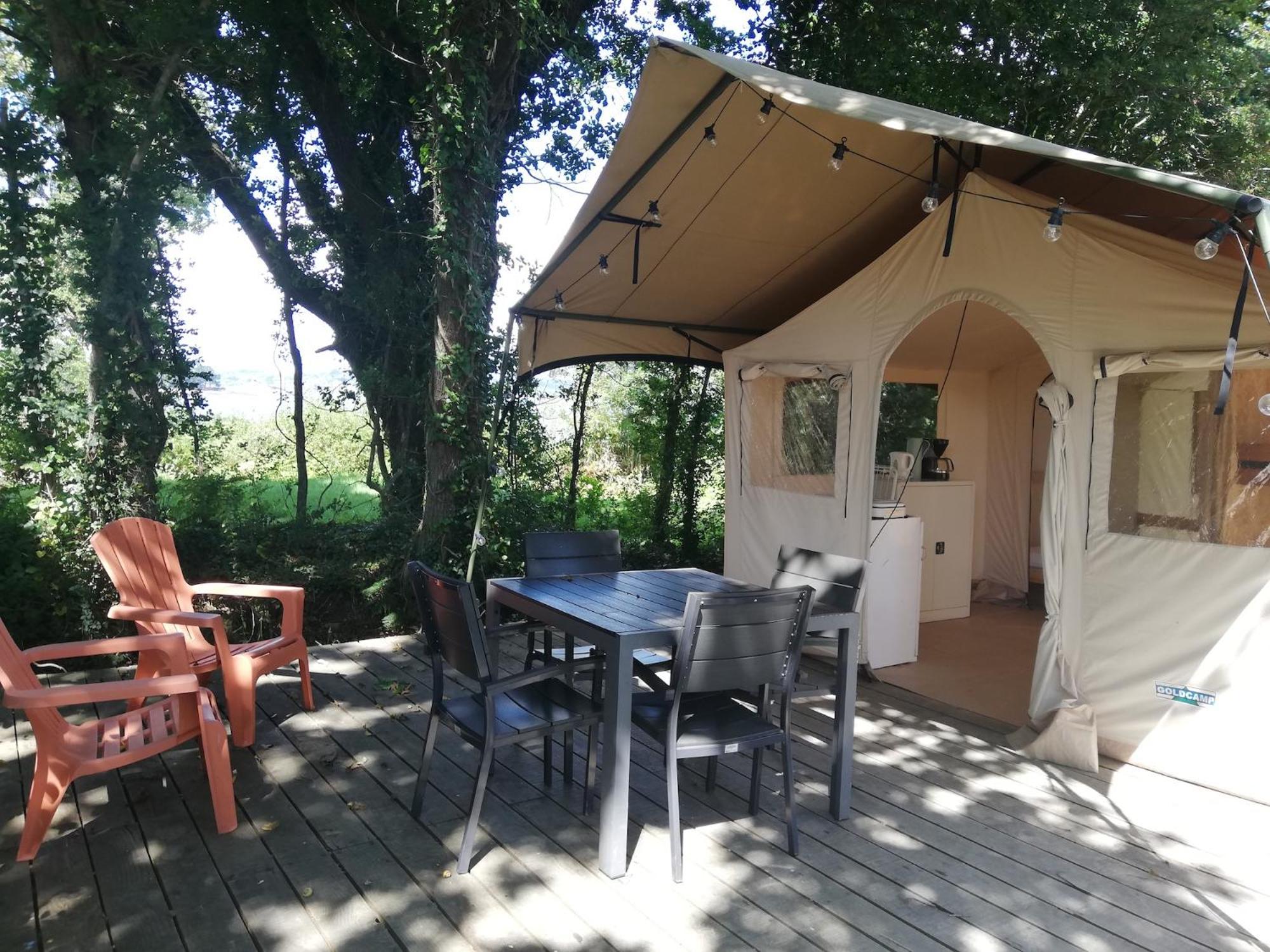 Hebergements Camping "Les Pieds Dans L'Eau" Крозон Екстер'єр фото